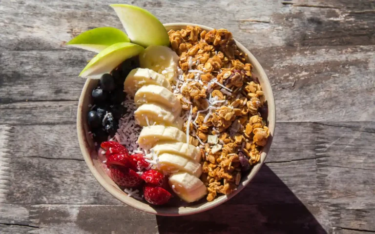 bowl containing acai and other low FODMAP ingredients